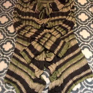 LuLu-B knit sweater condition. Small